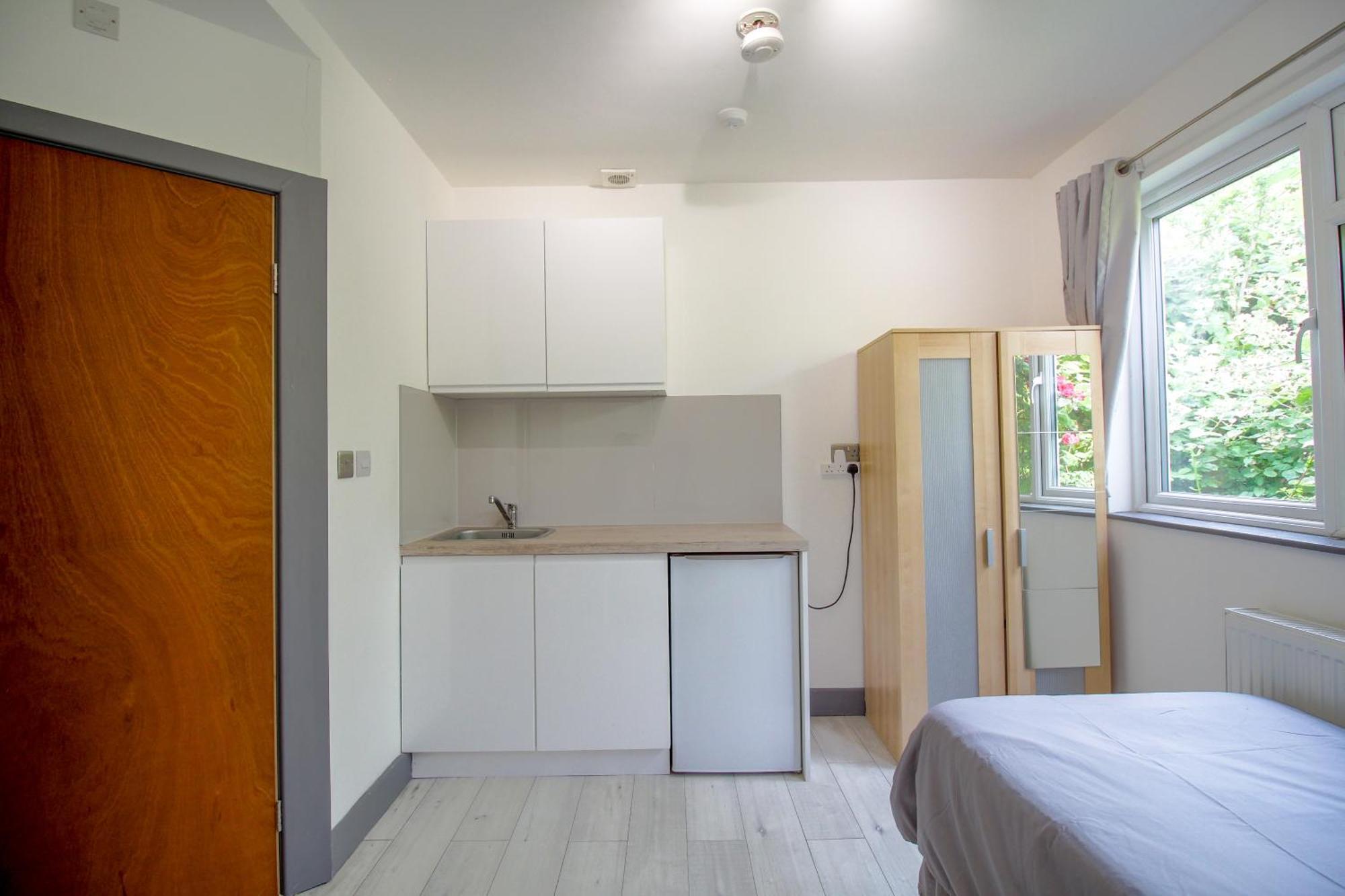 London Elegant New Studio Экстерьер фото