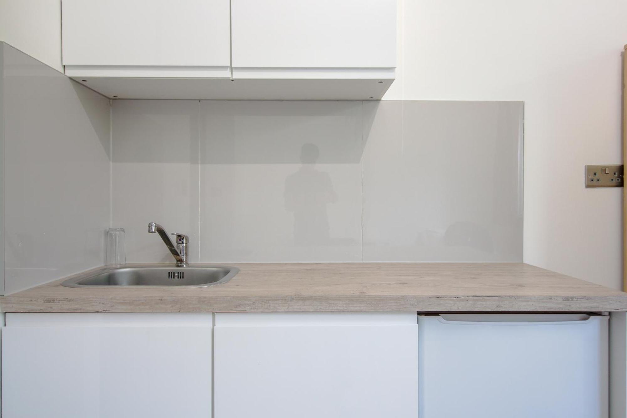 London Elegant New Studio Экстерьер фото